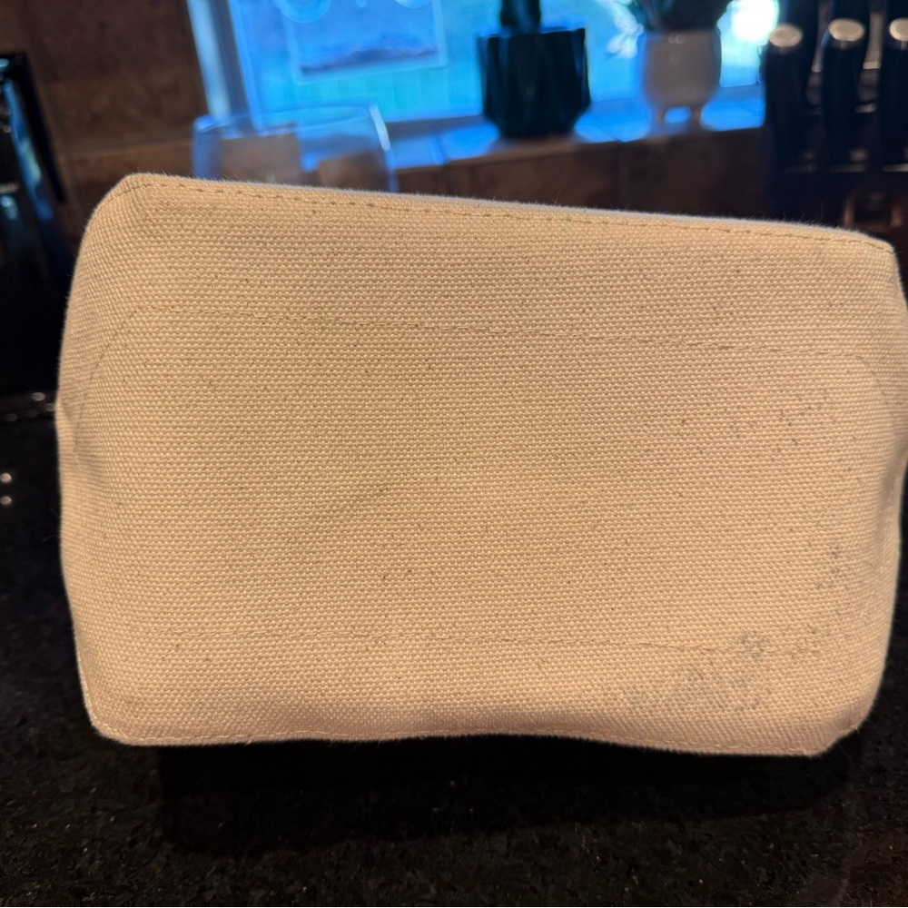 Vineyard Vines Blue and Cream Tote - Picture 6 of 11
